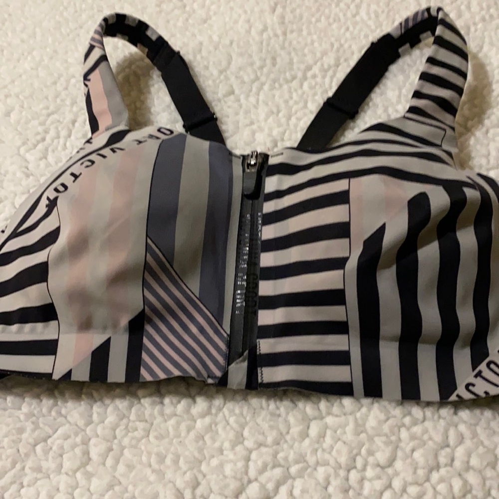 Women’s Victoria’s Secret sports bra